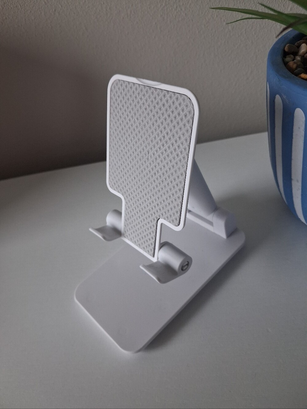 NEW! Handy Phone Stand